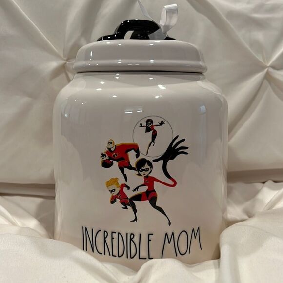 Rae Dunn Disney Pixar The Incredibles Large Cookie Jar “Incredible Mom” NWT - Picture 1 of 8